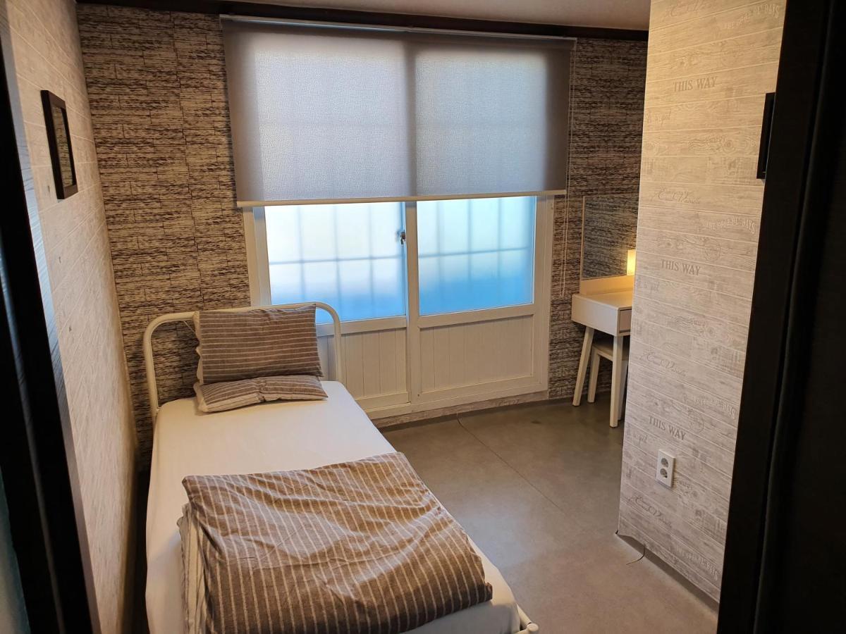 Blue Door Hostel Guesthouse Sokcho Exterior foto