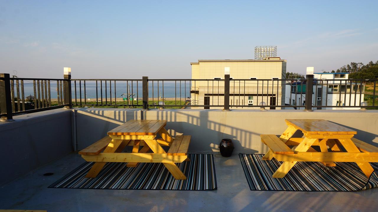 Blue Door Hostel Guesthouse Sokcho Exterior foto