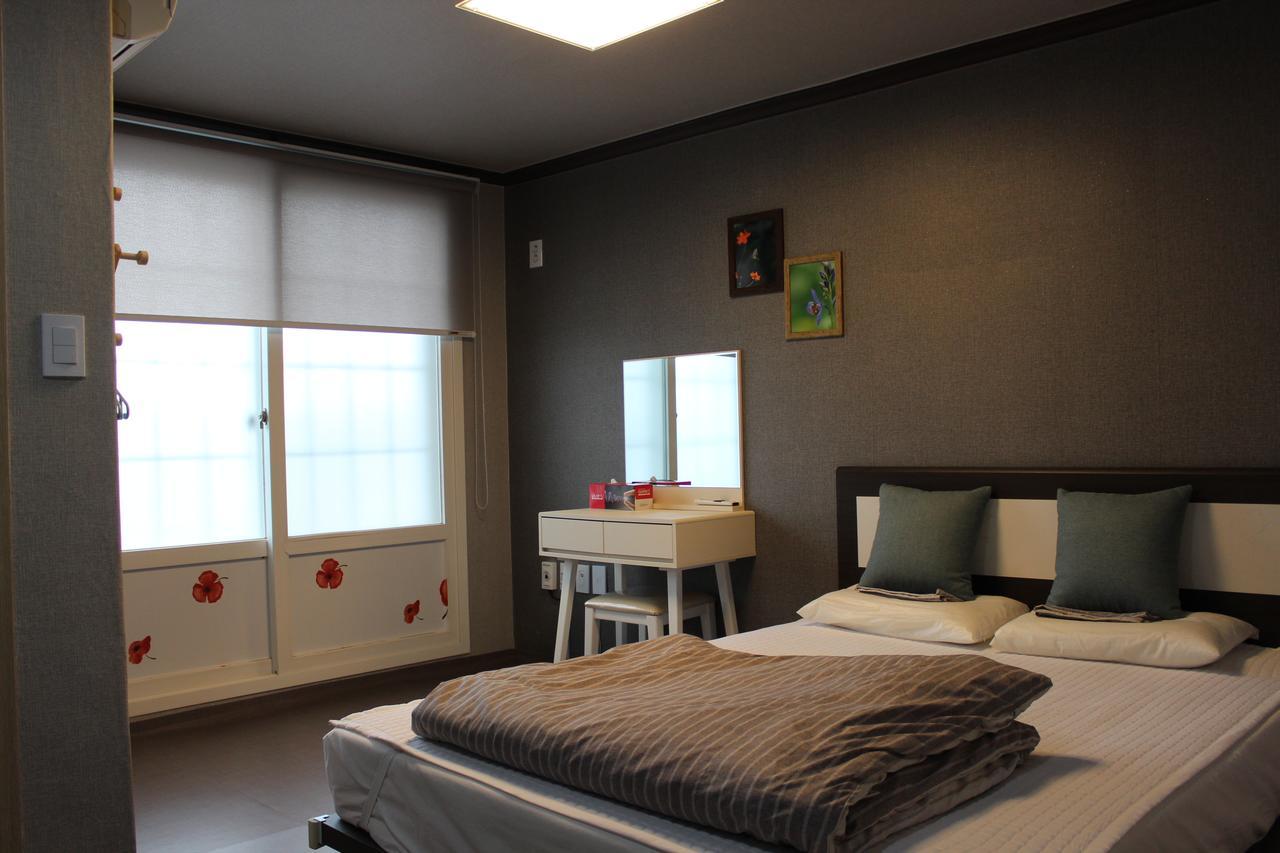 Blue Door Hostel Guesthouse Sokcho Exterior foto