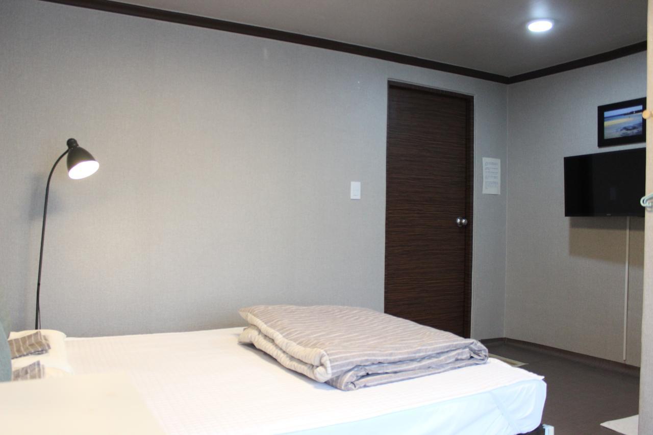 Blue Door Hostel Guesthouse Sokcho Exterior foto